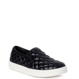 TIME & TRU BLACK QUILTED SLIP ON SHOES ☆